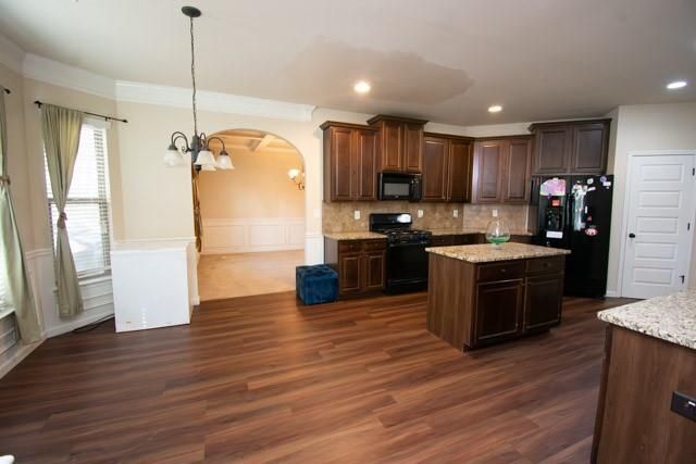 Building Photo - 250 Sylvan Loop