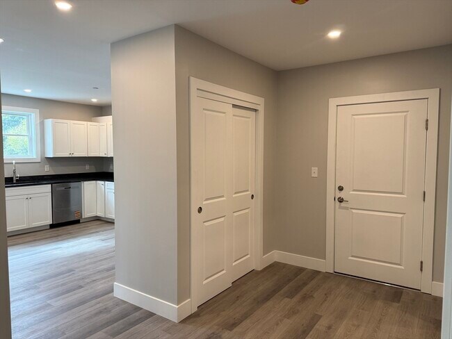 Building Photo - 251 Sladen St