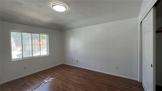 Building Photo - 367 Willowbrook Rd
