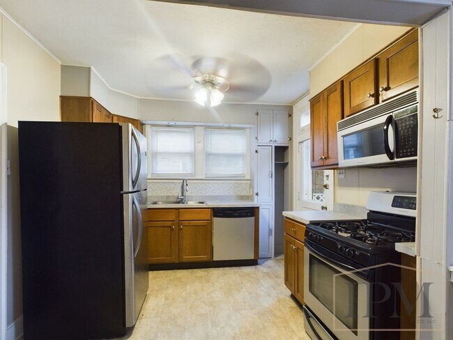 Building Photo - Available Now - Spacious 4 Bedroom Home lo...