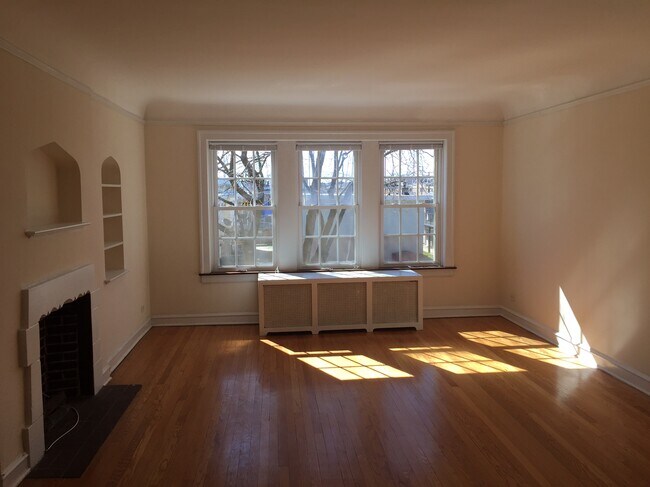 Sala de estar - 4844 Elm St