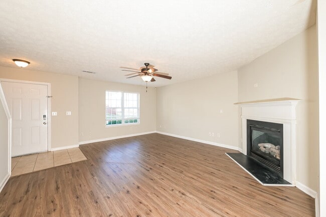 Building Photo - 86 Springbottom Dr SE