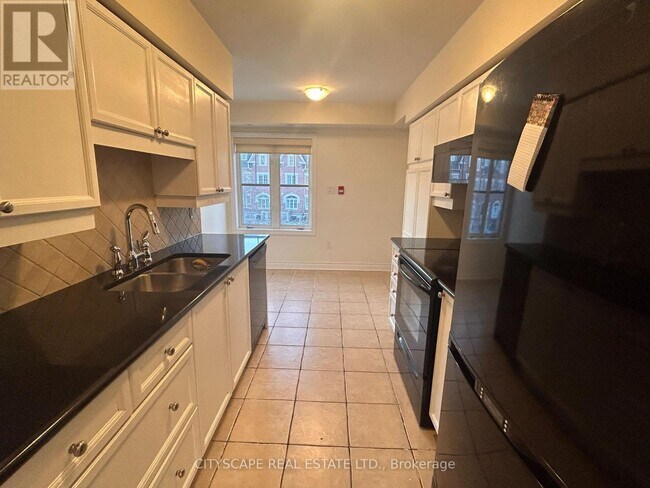 Building Photo - 600 Shoreline Dr