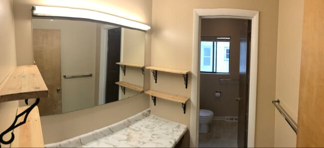 Building Photo - 547 Harrison Ave