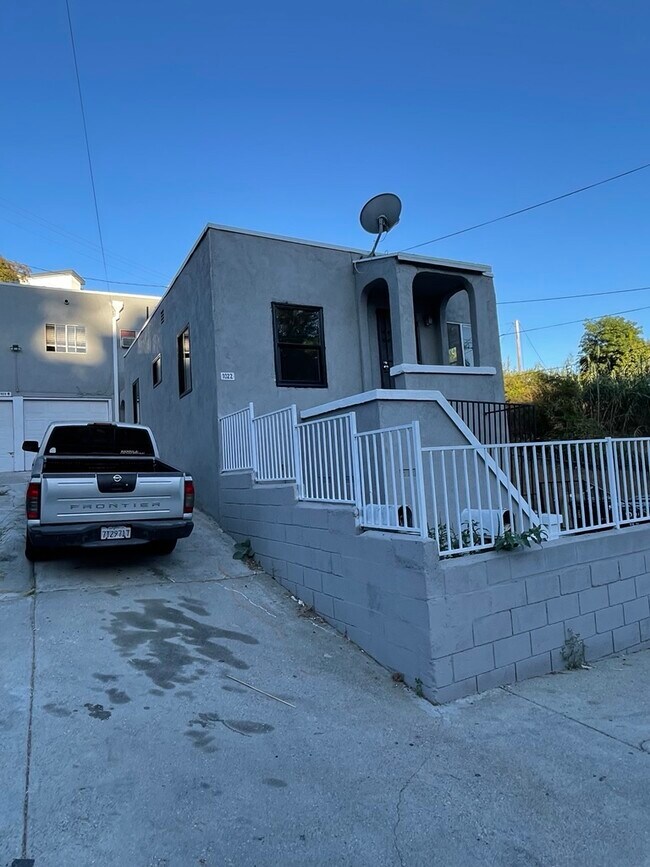 Foto del edificio - 1022 Geraghty Ave