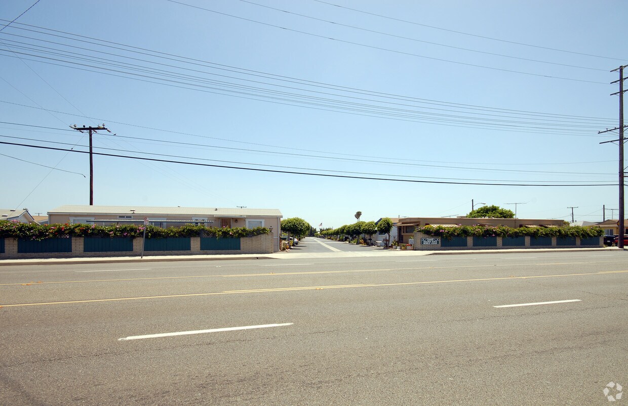 Building Photo - Golden State Mobile Lodge