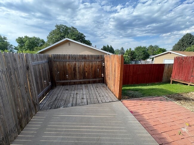 Foto del edificio - REDUCED PRICE! 3 Bed 2.5 Bath Home with 2 ...