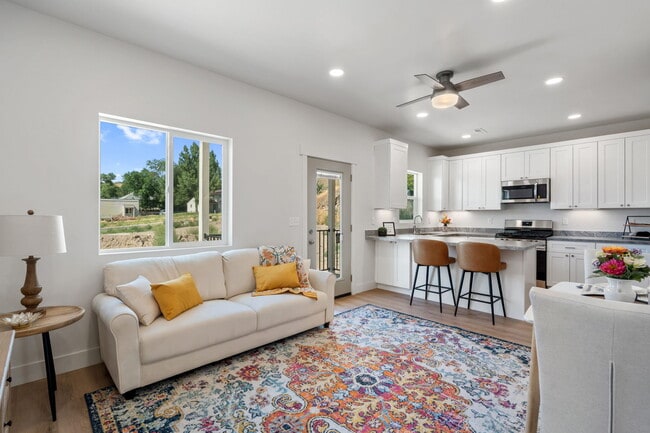 Building Photo - Jasper Loop