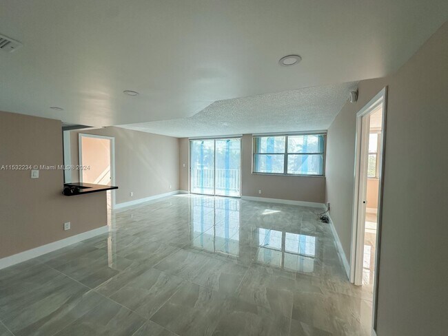 Foto del edificio - 16546 NE 26th Ave