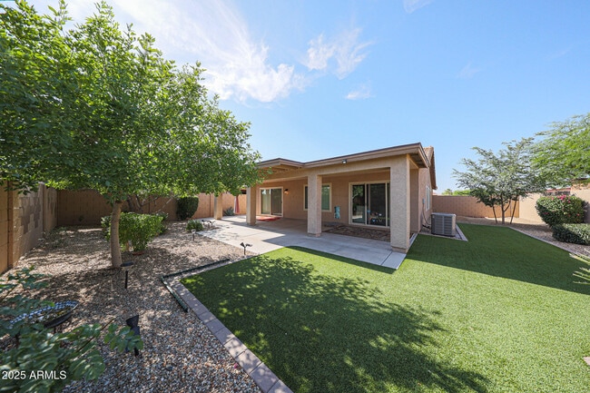 Building Photo - 10371 W Pontiac Dr