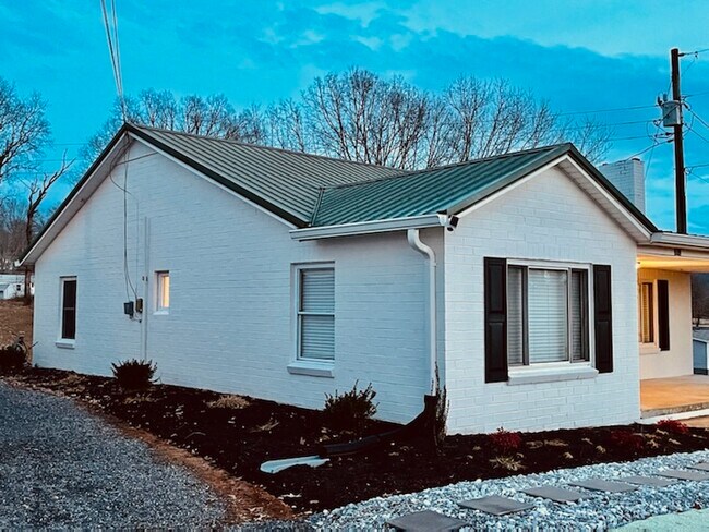 Building Photo - 312 Old Union Rd