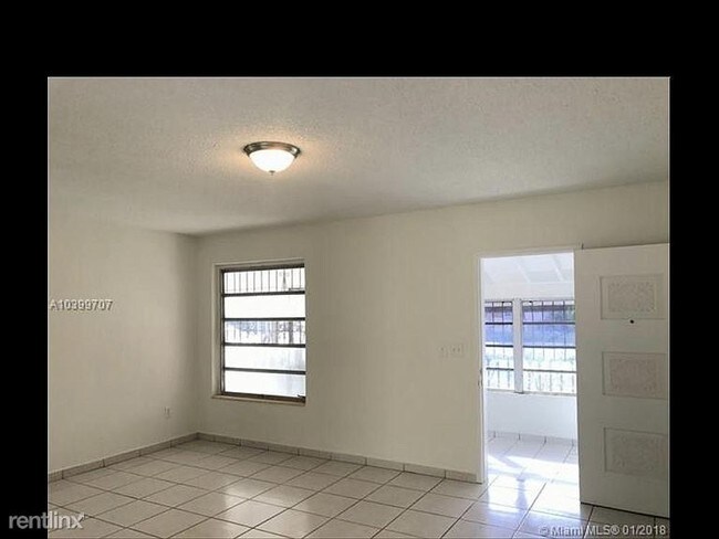 Foto del edificio - 2 br, 1 bath House - 13 Northwest 22nd Avenue