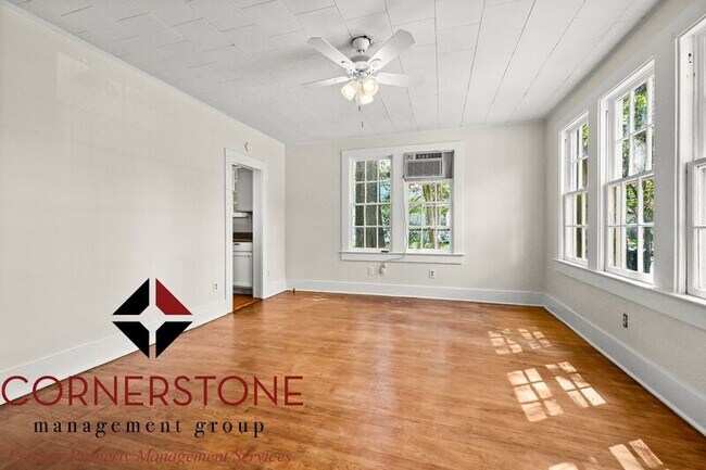 Foto del edificio - 3243 Ivanhoe Street