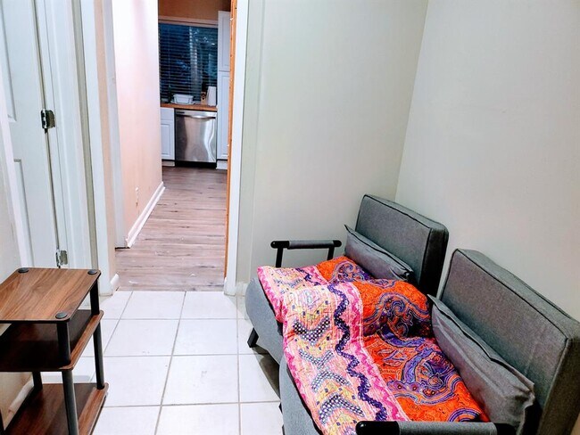 Building Photo - 10045 Woodland Village Dr