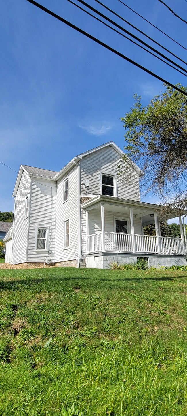 Building Photo - 1102 Old Mercer Rd