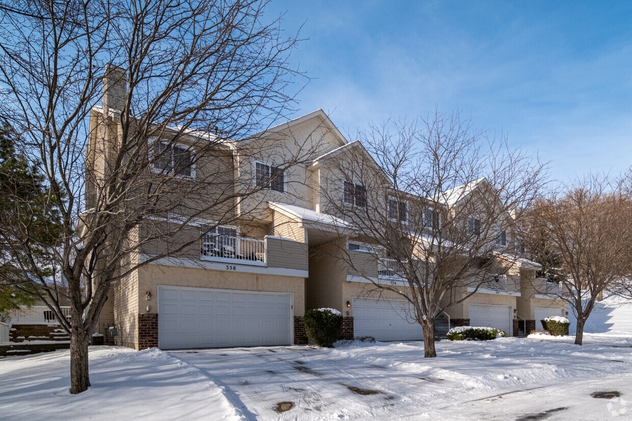 Primary Photo - 344-358 Brickyard Dr