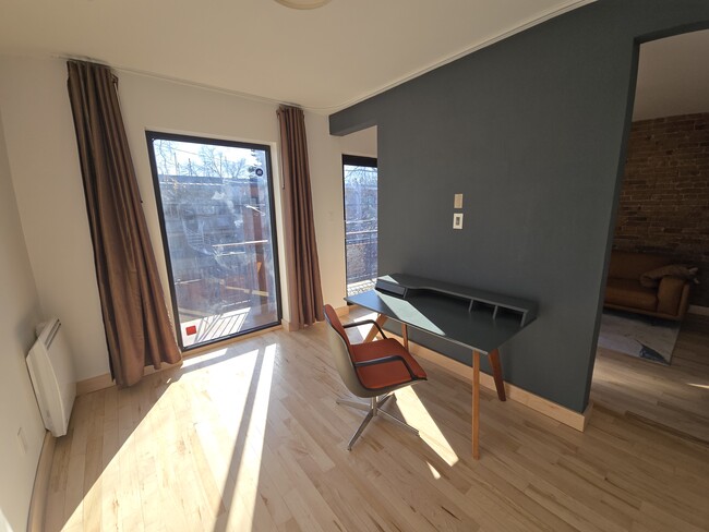 Building Photo - 4554 Rue Chabot
