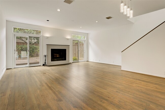 Building Photo - 2629 Wroxton Rd