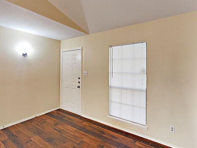 Foto del edificio - No Application Fee* Plus $250 Off First 2 ...