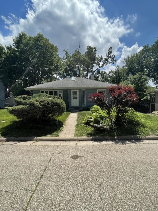 1130 Solon St, Dubuque, IA 52001 House Rental in Dubuque, IA
