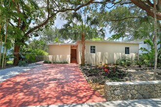 Building Photo - 5835 SW 49th St
