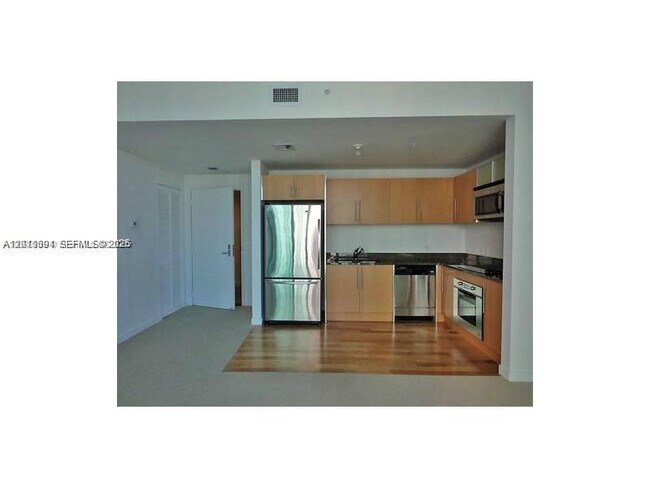 Building Photo - 300 S Biscayne Blvd