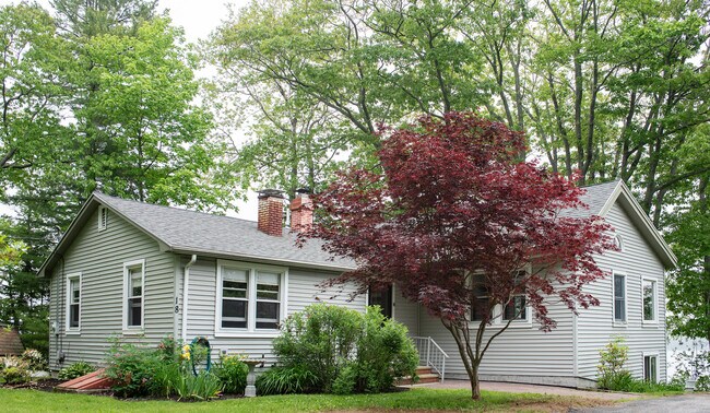 Foto del edificio - 18 Sandy Beach Rd