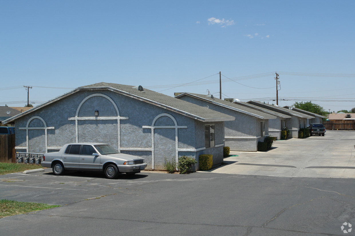 Building Photo - 16230 Sequoia Ave