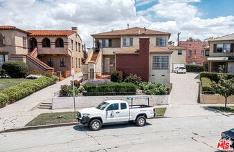 Building Photo - 1012 S Sycamore Ave