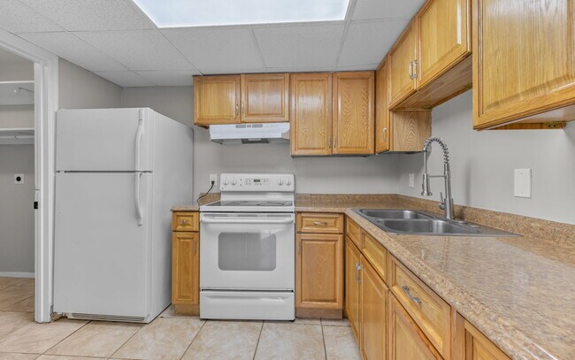 Building Photo - 809 Hampstead Ct