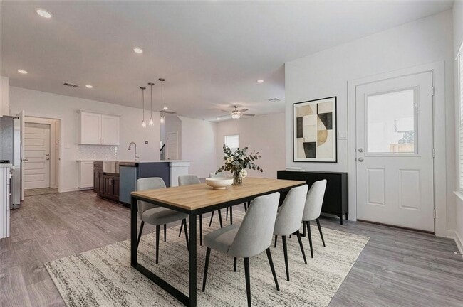 Building Photo - 1038 Elsinore Dr