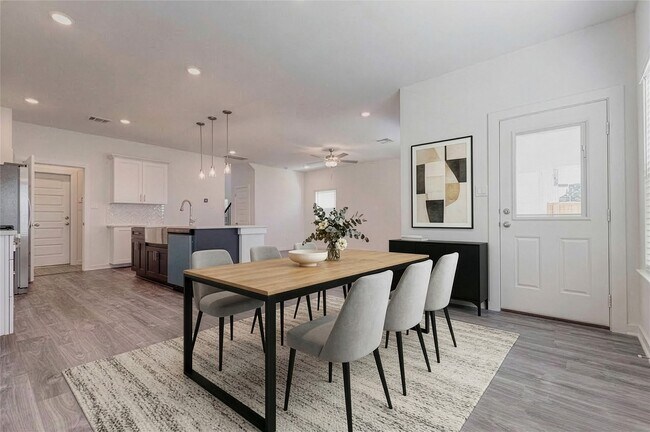 Foto del edificio - 1038 Elsinore Dr