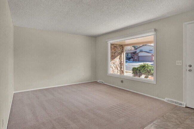 Building Photo - Updated 4-Bedroom Home in DTC – Vaulted Ce...