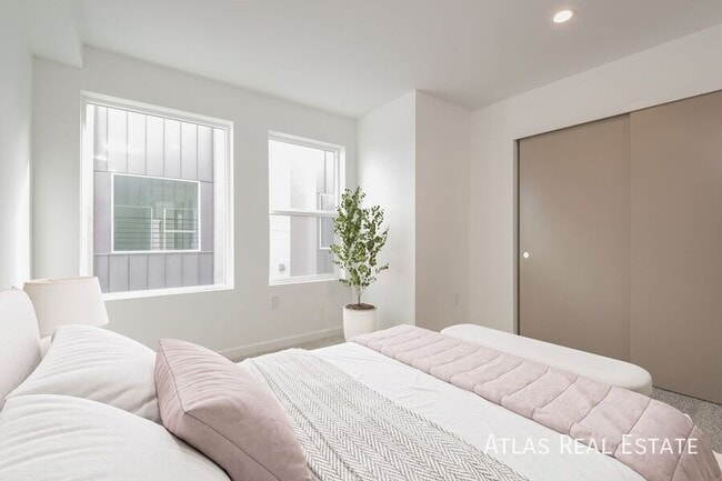 Photo - 2620 S Delaware St Apartment