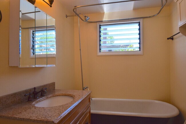 Building Photo - Fantastic Home in New Monterey Near DLI