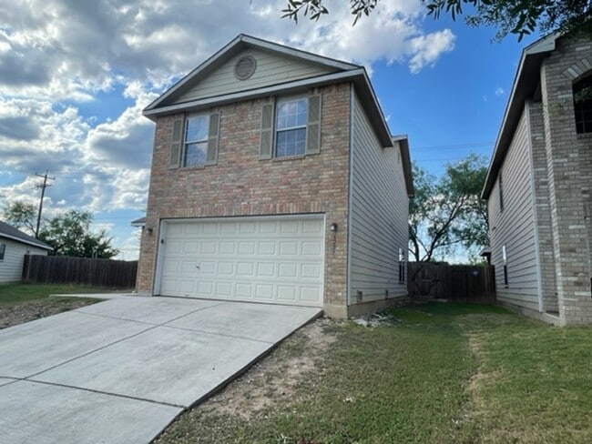 Photo - Spacious 3BR / 2.5BA Two-Story Home Near UTSA