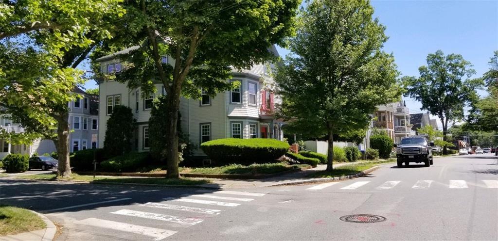 Primary Photo - 194 Rochambeau Ave