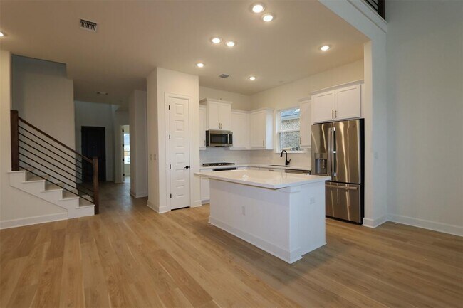 Building Photo - 4914 Seadrift Dr