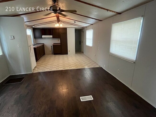 Foto del edificio - 210 Lancer Cir