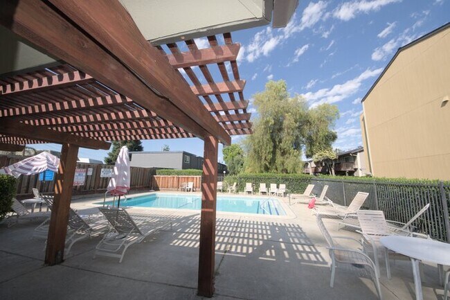 Foto del edificio - Concord 2 bedroom 1 bath condo Located on ...