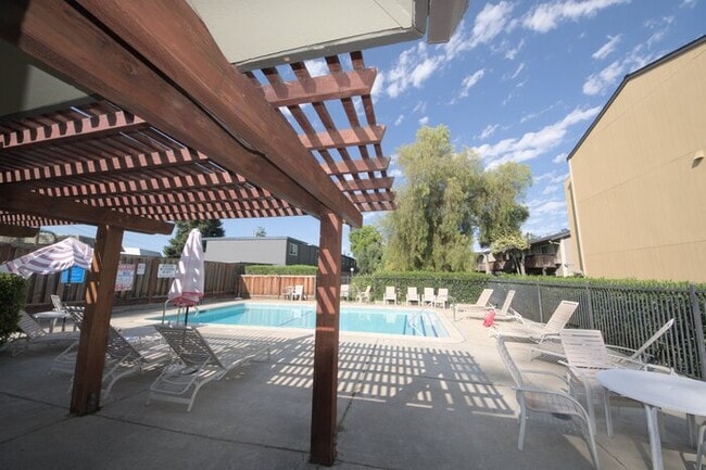 Building Photo - Concord 2 bedroom 1 bath condo Located on ...