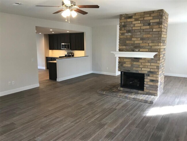 Building Photo - 21235 Park Bluff Dr