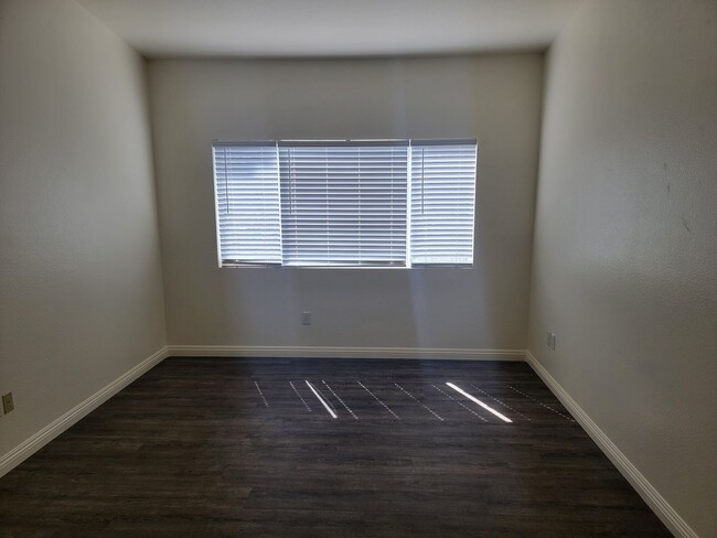 Foto del edificio - SPACIOUS 3 BEDROOOM CONDO*SOUTHWEST AREA*C...