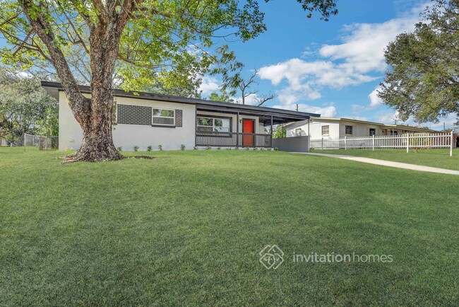 Building Photo - 2000 Cricket Dr