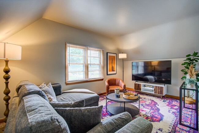 Foto del edificio - 3120 S 30th St