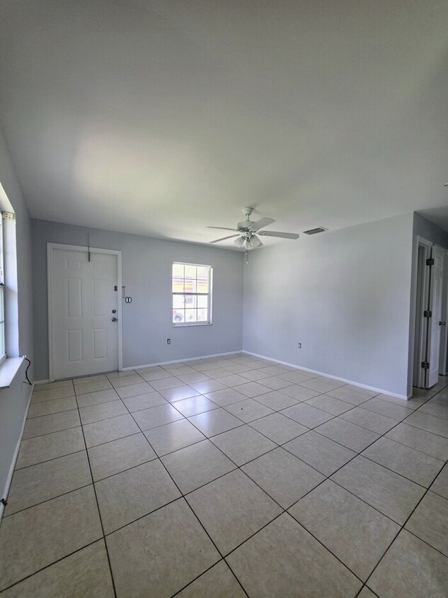 Building Photo - 5465 Sago Ave