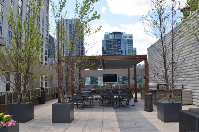 Building Photo - 530 N Lake Shore Dr