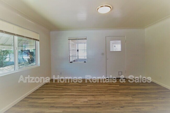 Foto del edificio - 3545 N Country Club Rd