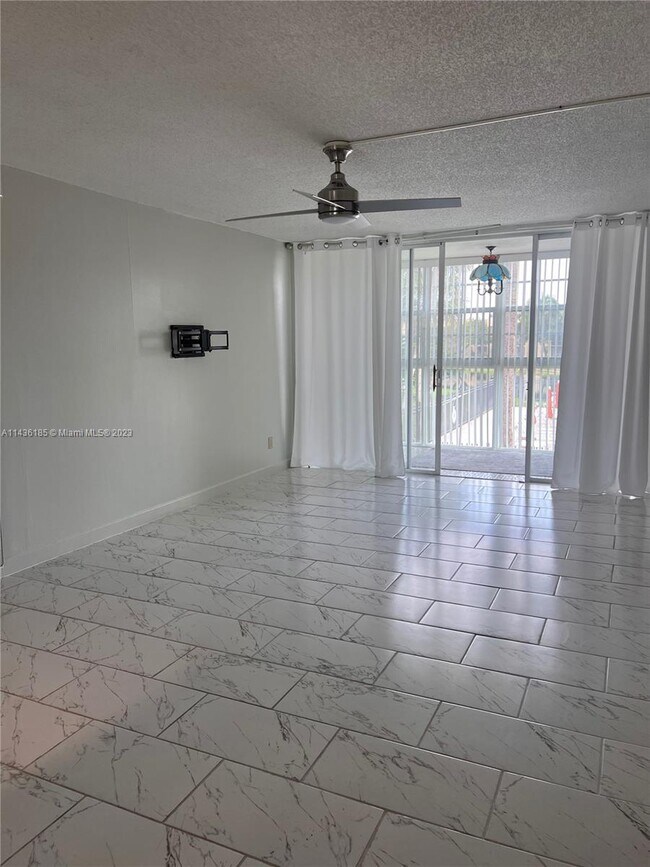 Foto del edificio - 6200 NW 62nd St