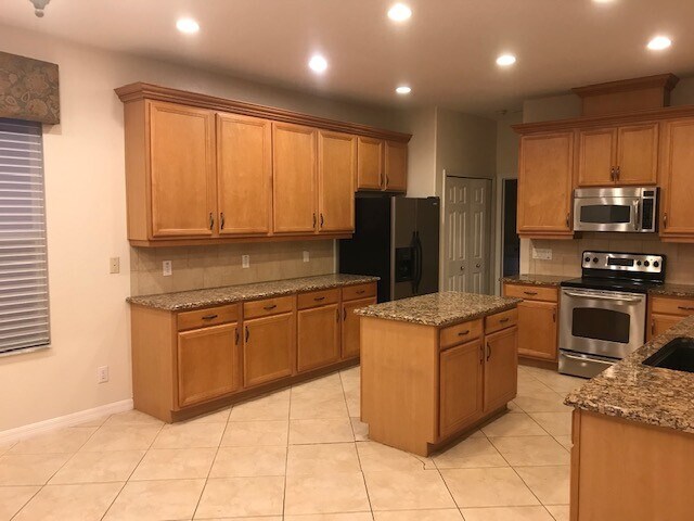 Foto del edificio - Nice 4 Bed/4 Bath Home in Gated Community ...